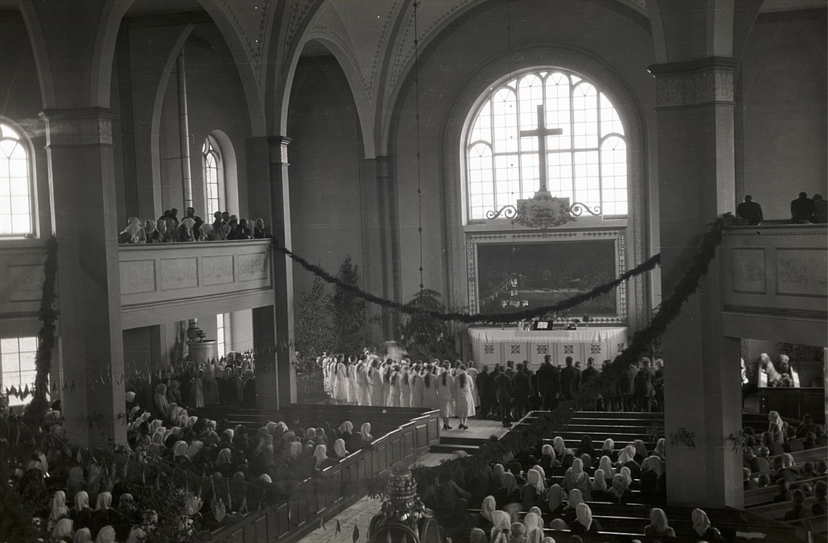 Konfirmationen i kyrkan midsommardagen 1932.