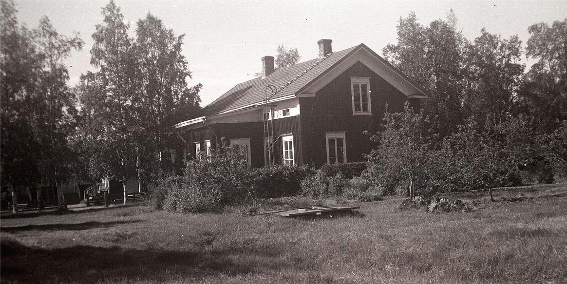 Lärarbostaden vid södra folkskolan med fruktträdgården.