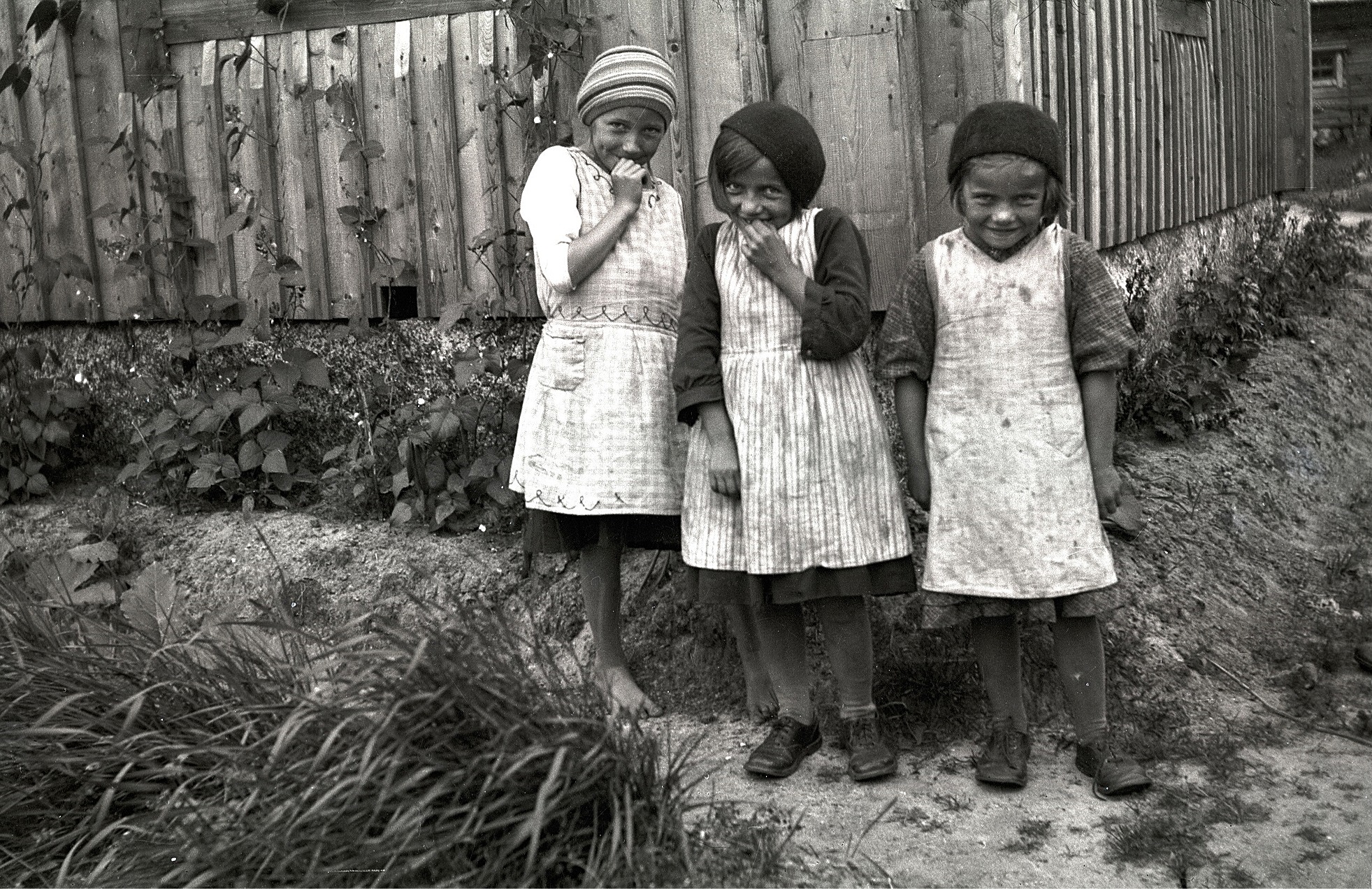 Trillingar födda år 1930 var en ovanlighet den tiden. På fotot Blomkvists flickor Heddi, Lilli och Lisa utanför deras hem i Dagsmark.