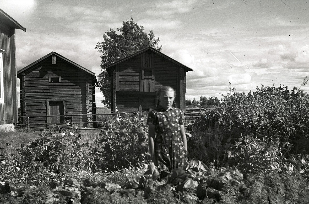 Det här är antingen Anna eller Marita Ålgars från Sandan. 