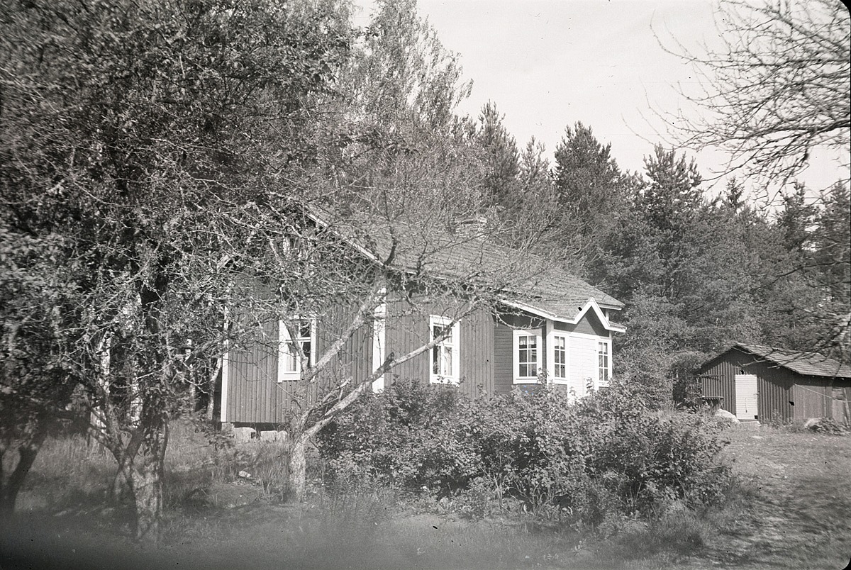 I denna gård bodde Sandra Klemets bakom Krokberget.
