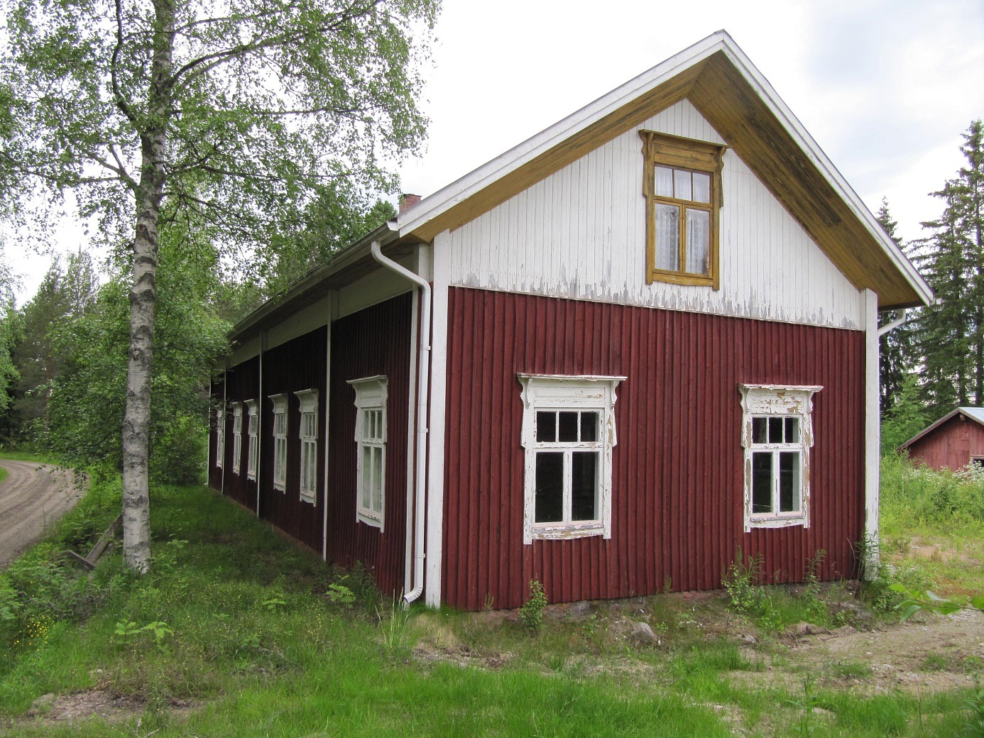 Ännu år 2012 var gården rak och stilig, vilket tyder på ett välbyggt hus. Men så var ju Josip också känd som en noggrann snickare och byggare. Den nuvarande ägaren från Kristinestad har inga direkta planer för huset.