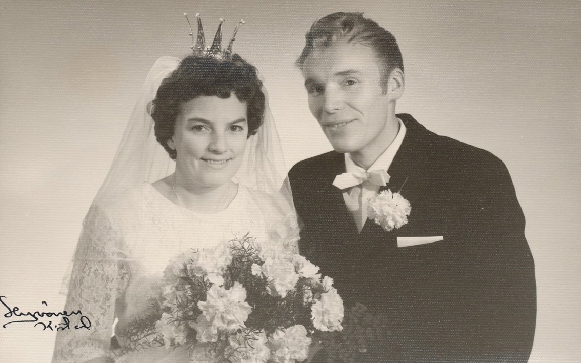På bilden yngsta sonen Boris som blev bonde på hemmanet 1959, här tillsammans med hustrun Iris år 1964. 