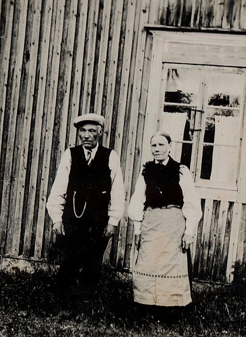 På bilden Huldas föräldrar Johan och Anna Kajsa Nyholm från Norrviken.