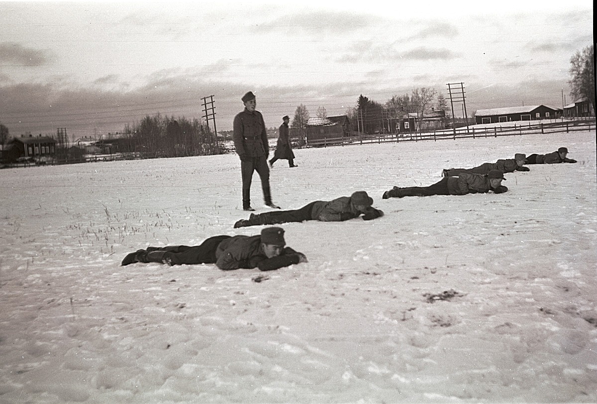 Skyddskåristernas övningar vintern 1942.