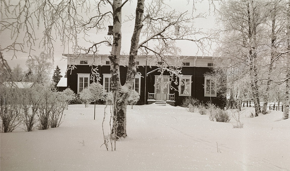 Lärarbostaden bredvid södra folkskolan i vinterskrud.