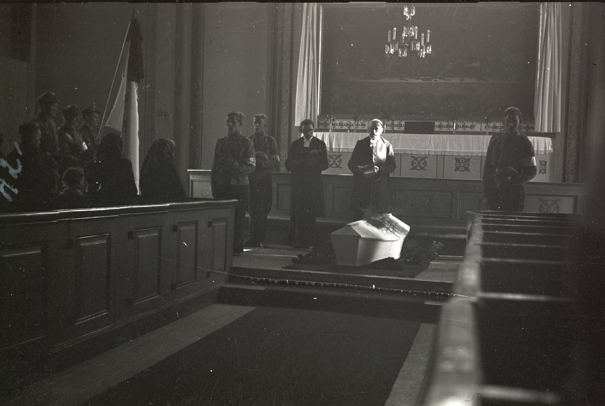 Torsten Gullmes stupade i vinterkriget men återbördades till hemorten först 1942, då jordfästningen skedde i kyrkan.