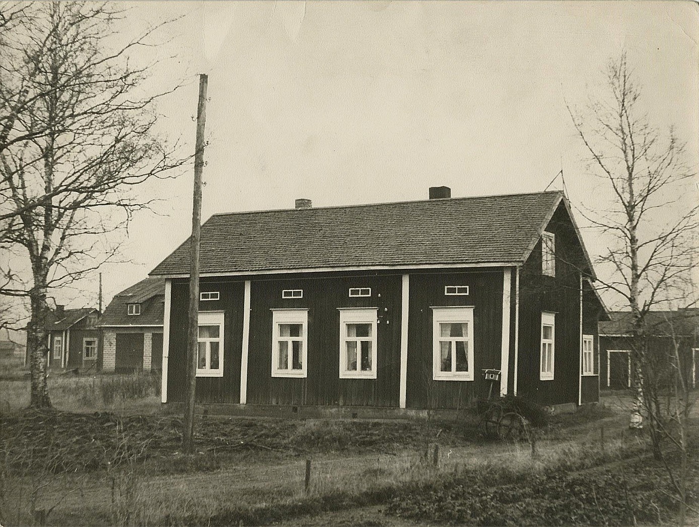 Den här gården på Storåvägen 17 är byggd i slutet på 1800-talet av Erik och Maria Sofia Rosenback. 