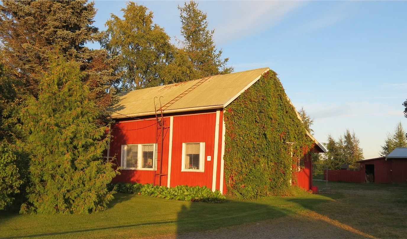 Rosenbacks gård fotograferad 2014 från väster.