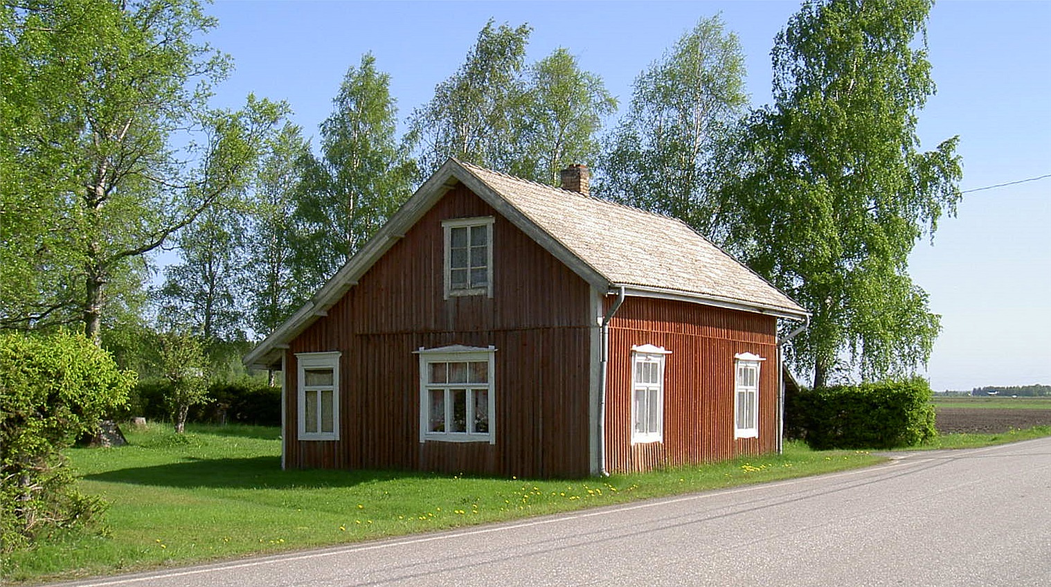 Så här såg gården ut 2003, bara något år före den såldes åt grannarna Långfors som sedan rev bort den och i dag syns det knappt var en har stått.