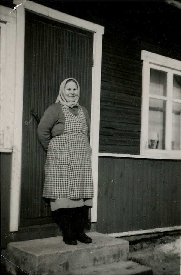 Lena-Alvina på brotrappon år 1955.