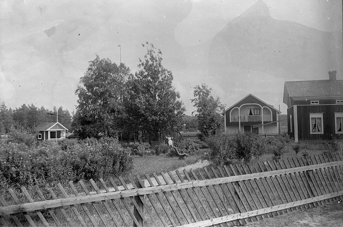 För 100 år sedan var dylika trädgårdar säkert mycket ovanliga på landsbygden.