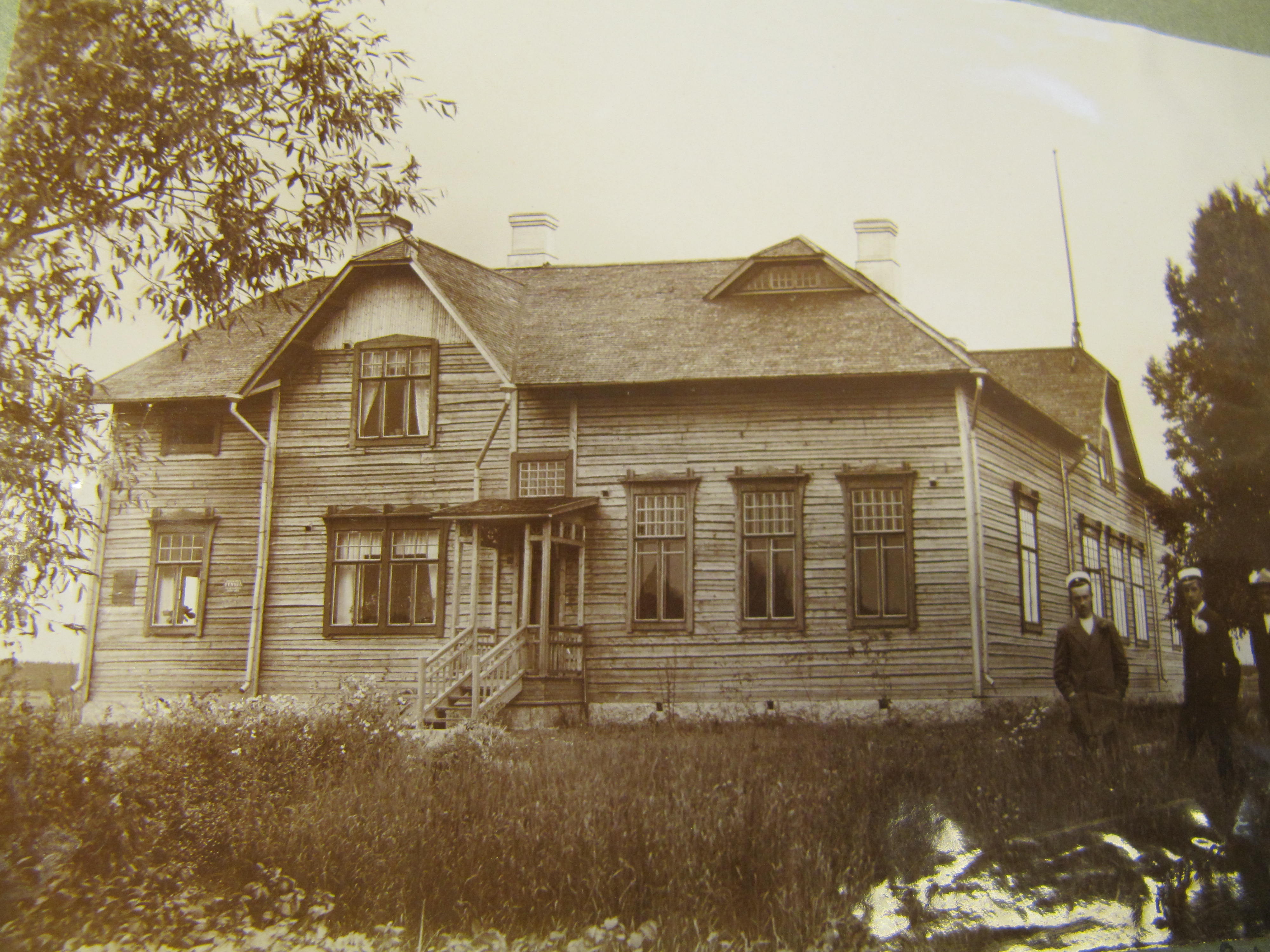 Nya folkskolan i Dagsmark fotograferad från nordost av lärare Wadström på 1910-talet.