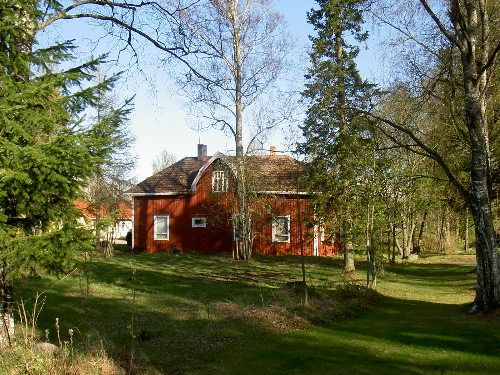 Åkes gård fotograferad från ”Lillgrinden”, alltså från den genväg som går från landsvägen ner till folkskolan.