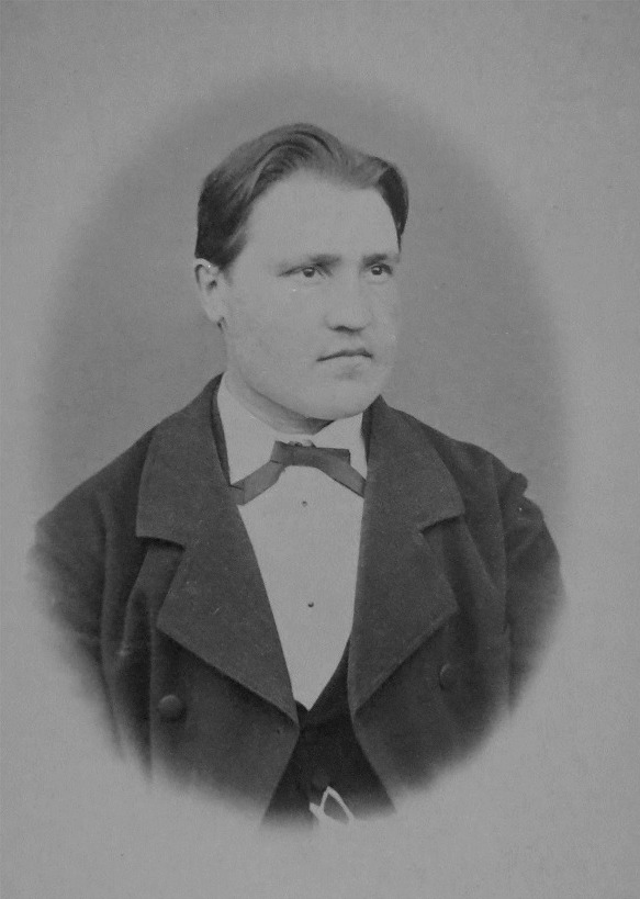 Johan Jakob Wadström som nyutbildad lärare från seminariet i Nykarleby i juni 1882.