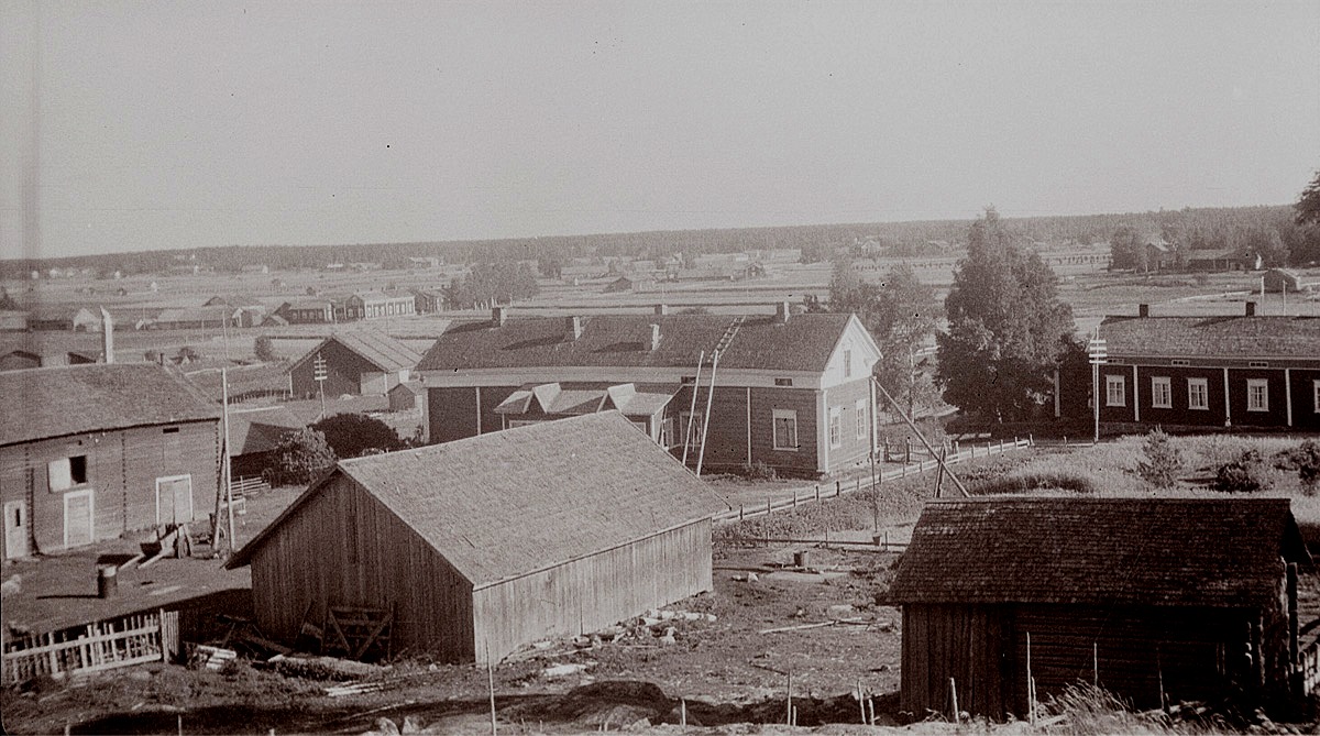 Vy över Härkmeri 1956. Den stora gården mitt i bild är gamla Hakkela gård. Till höger systrarna Edit och Eva Grannas gård och till vänster bakom rian Haglunds gård.