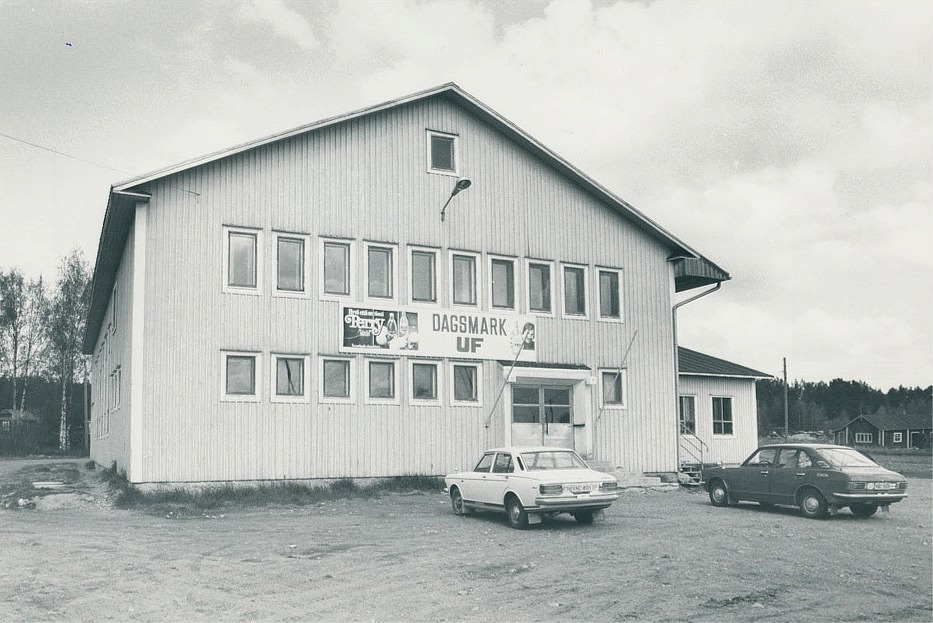 Lokalen på 1980-talet. Till höger syns Rosengårds uthus.