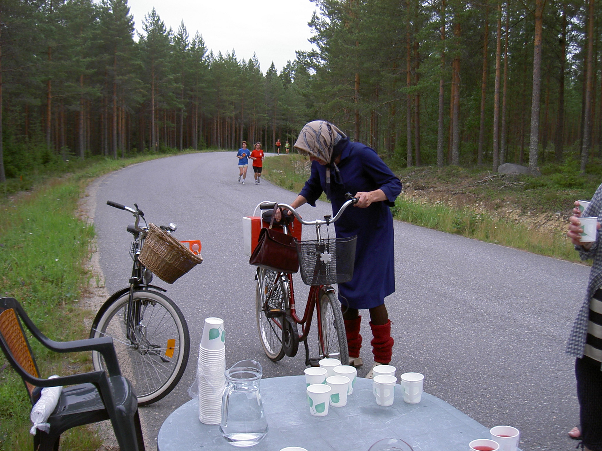 På Majbolänken 2009 hade Hulda problem med både de opassliga skorna och "såckorna som lånta"!