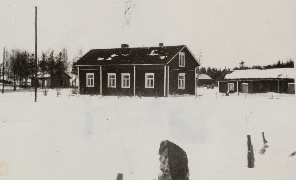 Rosengård Ingmars gård, fotad från öster 1963. Till vänster syns ungdomsföreningens gamla uthusbyggnad.