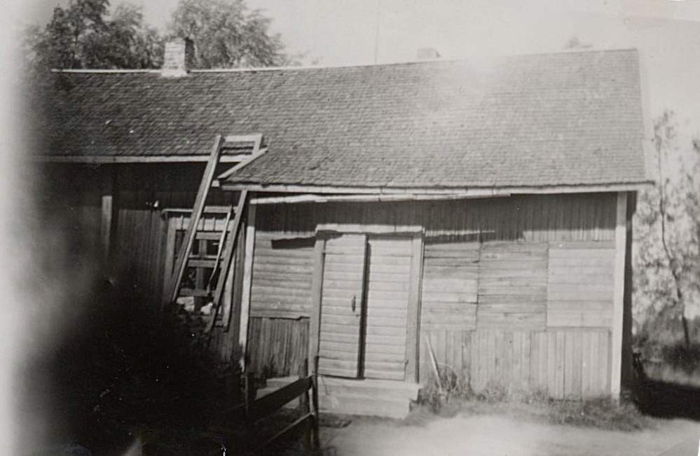 Rosenblads gård på Storåvägen. Fotot som är lånat från Sverige har tillhört Helny Åbb, född Granlund.