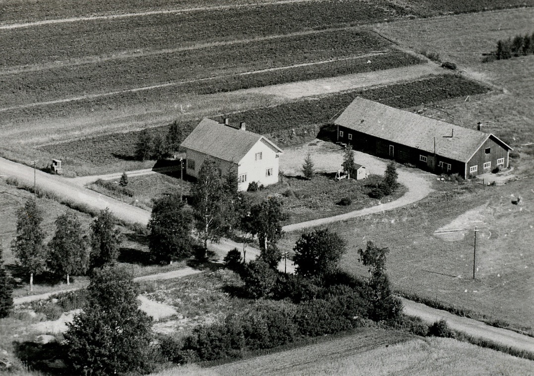 Eskil Rosenbacks gård på Åbackan fotograferad i början på 1970-talet.