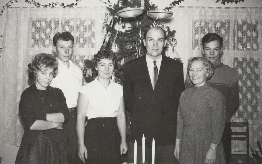 Signe och Lennart Grans med barnen Annel, Gun-Lis och Jarl. Boris Långfors står till vänster.