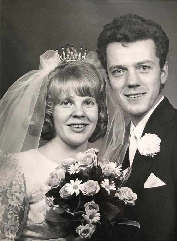 Roy Rosenback gifte sig första gången i april 1971 med Birgit Franzén från Övermark.