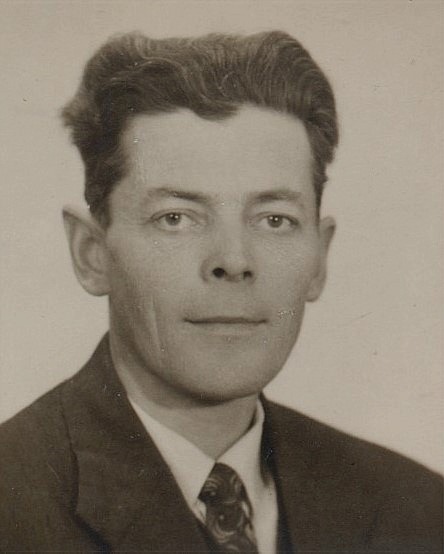 Eskil Rosenback (1917-2001) var son till Valentin och Selma.