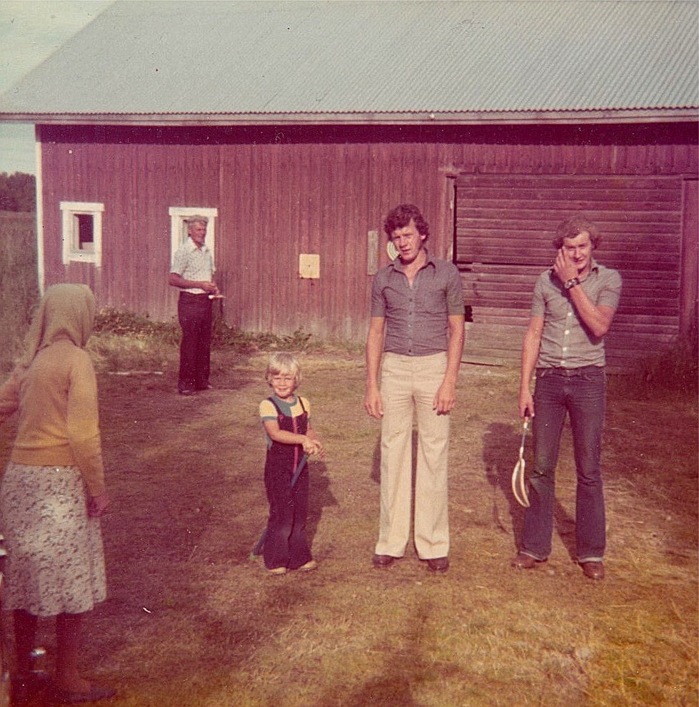 Selma Rosenback till vänster och följande är sonen Eskil, sedan Tommy Sarenbrant, Bror Rosenback och till höger Rune Agnäs.